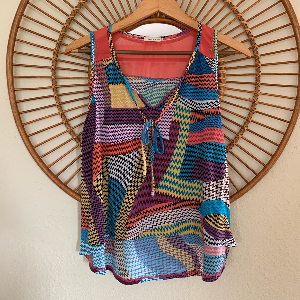 Tea n Rose Graphic Print High Low Tank Top
